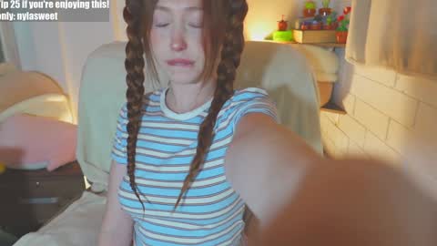 Snapshot of niilaa chatting on October 2025 04:00:02 AM of Nylasweet online show from October 2025 04:00:02 AM