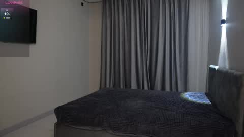 Nik online show from September 2025 05:47:02 PM