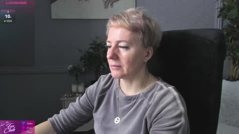 Snapshot of nika_smit chatting on December 2024 05:18:02 AM Nika online show from December 2024 05:18:02 AM