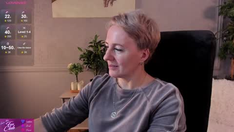 Snapshot of nika_smit chatting on December 2024 11:50:02 AM Nika online show from December 2024 11:50:02 AM