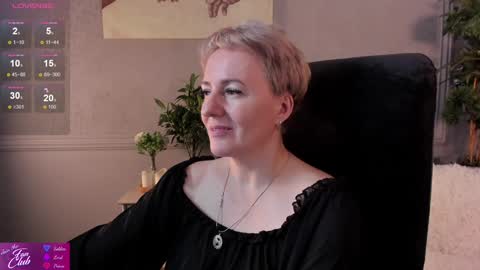 Snapshot of nika_smit chatting on December 2024 03:04:01 PM Nika online show from December 2024 03:04:01 PM