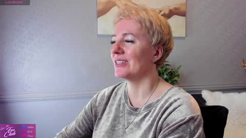 Snapshot of nika_smit chatting on December 2024 01:03:01 PM Nika online show from December 2024 01:03:01 PM