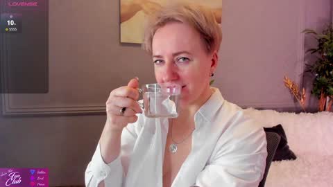 Snapshot of nika_smit chatting on January 2025 08:28:01 AM Nika online show from January 2025 08:28:01 AM