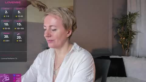 Snapshot of nika_smit chatting on February 2025 08:11:02 AM Nika online show from February 2025 08:11:02 AM