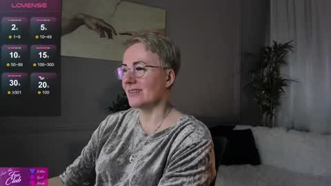 Snapshot of nika_smit chatting on February 2025 08:43:02 AM Nika online show from February 2025 08:43:02 AM