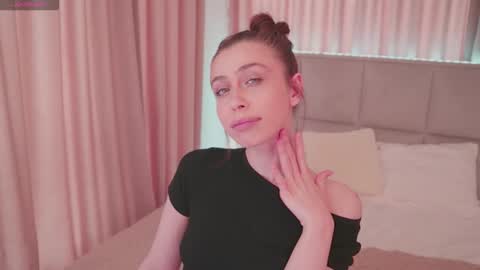 Nika online show from May 2026 01:05:02 PM
