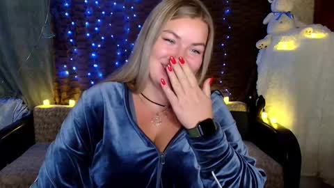 Nika online show from September 2025 07:47:01 PM