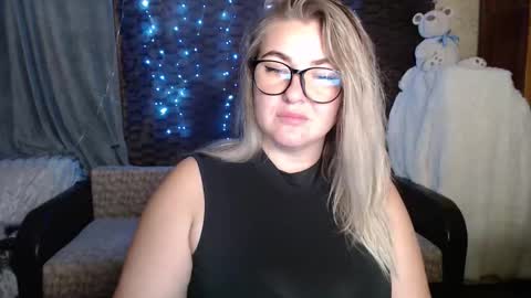 Nika online show from October 2025 08:00:02 PM