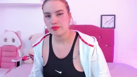 Snapshot of nikii_28 chatting on January 2025 10:40:01 PM Nikii online show from January 2025 10:40:01 PM