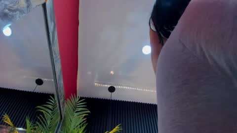 Snapshot of nikii_white chatting on December 2024 12:41:01 AM nikii_white online show from December 2024 12:41:01 AM