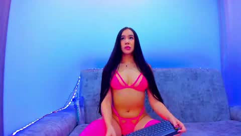 Snapshot of nikii_white chatting on July 2026 05:01:01 AM nikii_white online show from July 2026 05:01:01 AM