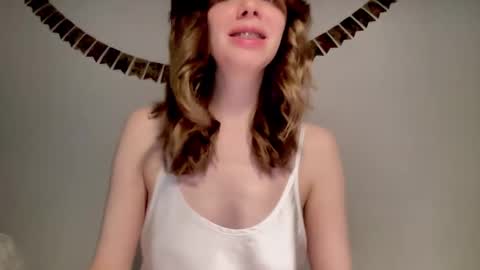 Snapshot of nikki_mi chatting on December 2024 10:12:01 AM Nikki online show from December 2024 10:12:01 AM