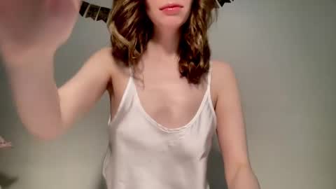 Snapshot of nikki_mi chatting on January 2025 10:18:02 AM Nikki online show from January 2025 10:18:02 AM