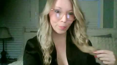 Snapshot of nikkib653466 chatting on February 2026 11:32:02 PM nikkib653466 online show from February 2026 11:32:02 PM