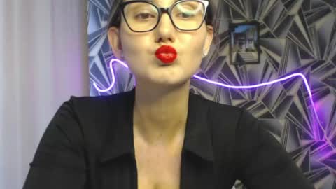 nikkikiss___ online show from May 2026 01:34:01 AM