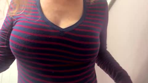 NikkiLuv online show from November 2025 06:14:01 PM
