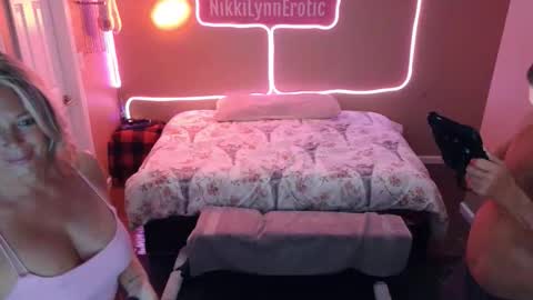Snapshot of nikkilynnerotic chatting on November 2025 09:29:02 PM NikkiLynnErotic online show from November 2025 09:29:02 PM