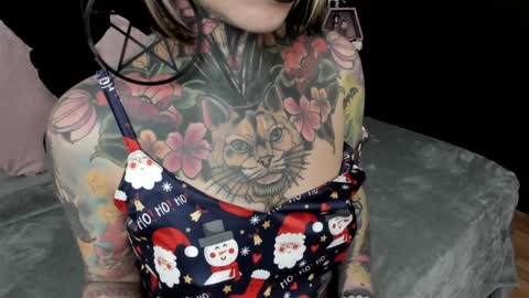 Nikki Ramone   online show from December 2024 01:00:01 PM