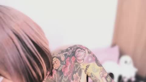 Nikki Ramone   online show from October 2025 10:18:02 PM