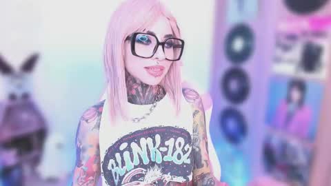 Nikki Ramone   online show from January 2026 11:25:02 AM