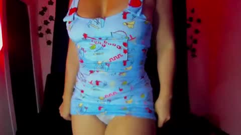 Snapshot of nikky_evans_ chatting on September 2025 06:14:01 AM online show from September 2025 06:14:01 AM