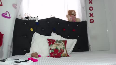 Snapshot of nikol_winick chatting on February 2025 03:04:02 PM nikol_winick online show from February 2025 03:04:02 PM