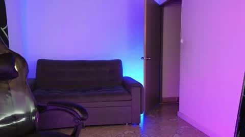 nikolwalter online show from May 2026 06:20:01 AM