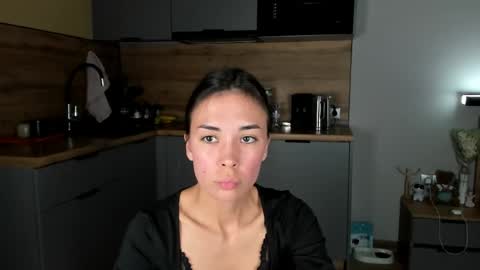 Bella online show from May 2026 09:55:01 PM