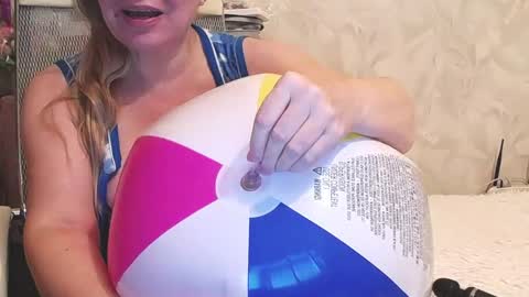 Nimfalove online show from December 2025 04:01:02 PM