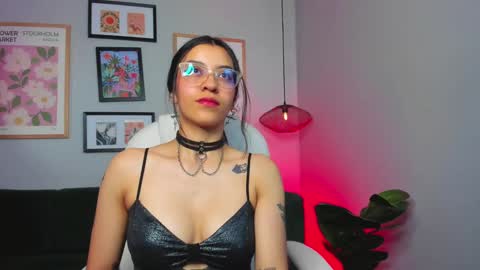 Snapshot of nina__dixon chatting on February 2025 10:10:02 PM Nina online show from February 2025 10:10:02 PM