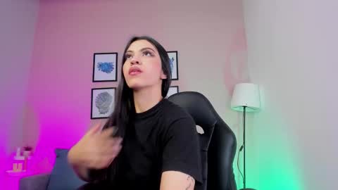 Snapshot of nina__dixon chatting on December 2025 10:48:01 PM Nina online show from December 2025 10:48:01 PM