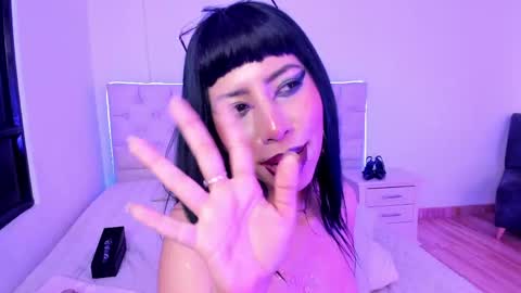 Nina Fox  online show from May 2026 12:07:01 AM