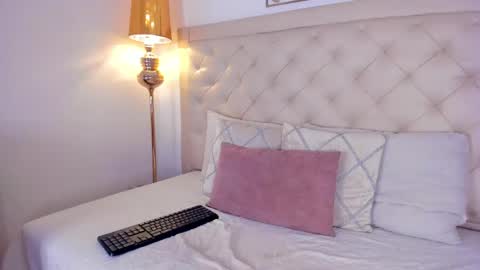 nina joyce online show from April 2026 07:31:01 PM