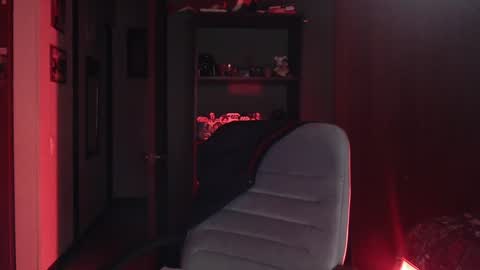 Snapshot of nina_moonbeam chatting on December 2024 11:35:01 PM Nina Moon online show from December 2024 11:35:01 PM