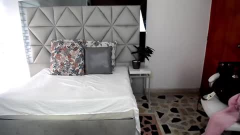  Nina  online show from January 2025 08:40:01 PM