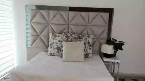  Nina  online show from September 2025 08:20:02 PM