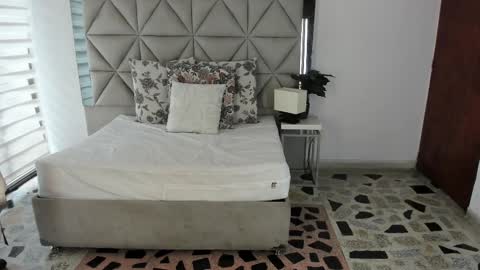  Nina  online show from September 2025 08:32:01 PM