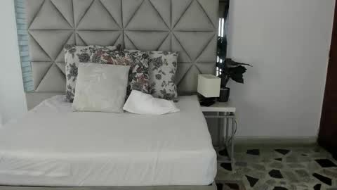  Nina  online show from October 2025 09:24:02 PM