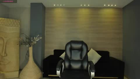 Snapshot of ninablumm chatting on October 2025 03:14:02 AM Nina online show from October 2025 03:14:02 AM