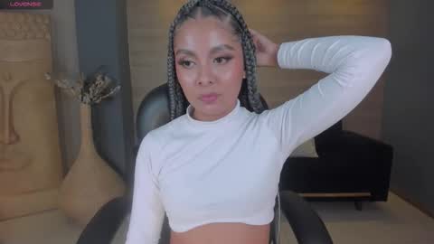 Snapshot of ninablumm chatting on October 2025 03:06:02 AM Nina online show from October 2025 03:06:02 AM