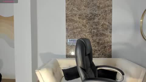 Snapshot of ninablumm chatting on October 2025 03:07:01 AM Nina online show from October 2025 03:07:01 AM