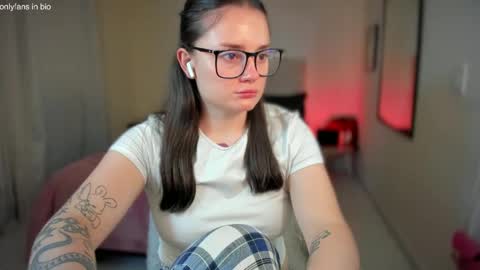 Snapshot of ninavolkov chatting on February 2025 12:47:02 AM ninavolkov online show from February 2025 12:47:02 AM