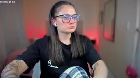 Snapshot of ninavolkov chatting on February 2025 11:25:02 PM ninavolkov online show from February 2025 11:25:02 PM