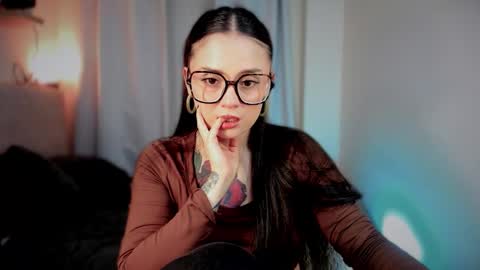 Snapshot of ninavolkov chatting on October 2025 12:01:02 AM ninavolkov online show from October 2025 12:01:02 AM