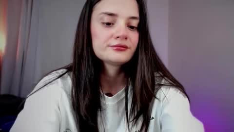 Snapshot of ninavolkov chatting on November 2025 10:43:01 PM ninavolkov online show from November 2025 10:43:01 PM