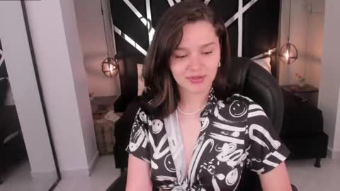 nini_solei online show from April 2026 07:49:02 PM