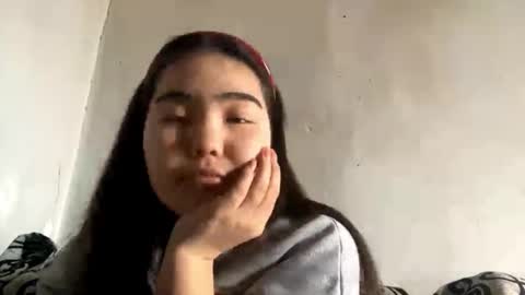 Molly online show from December 2025 08:09:02 AM