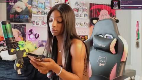 Snapshot of niviawolfe chatting on February 2025 04:36:01 PM NIVIA WOLFE online show from February 2025 04:36:01 PM