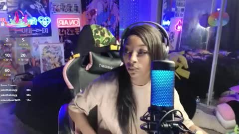 Snapshot of niviawolfe chatting on December 2025 01:50:02 PM NIVIA WOLFE online show from December 2025 01:50:02 PM