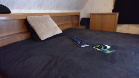 nixan85 online show from October 2025 10:41:02 PM